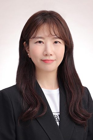 Kyong Hee Lee
